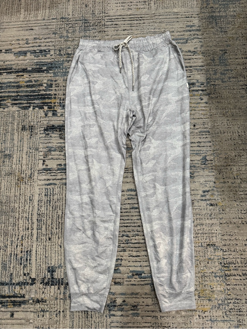 Vuori women’s XS camo joggers